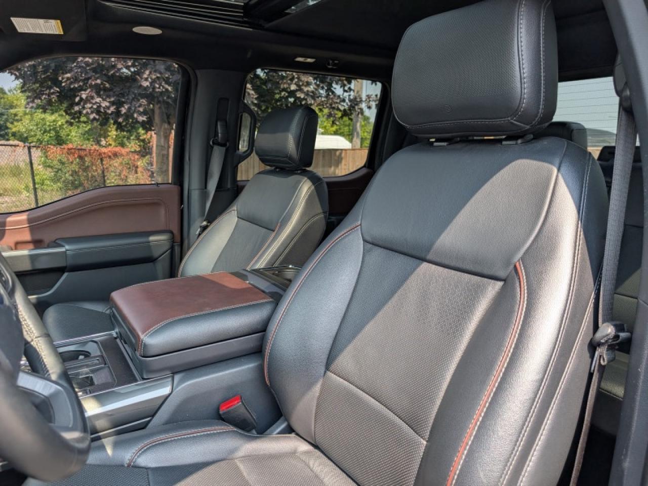 2022 Ford F-150 Lariat  **PANO ROOF - POWER RUNNING BOARDS** Photo