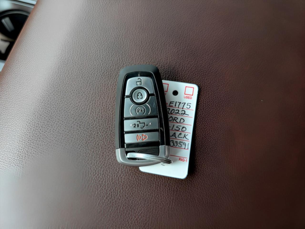 2022 Ford F-150 Lariat  **PANO ROOF - POWER RUNNING BOARDS** Photo