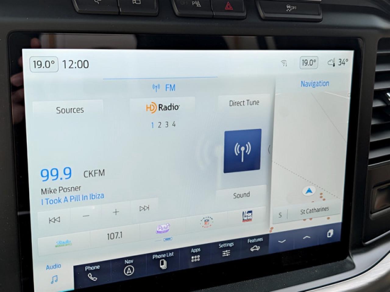 2022 Ford F-150 Lariat  **PANO ROOF - POWER RUNNING BOARDS** Photo