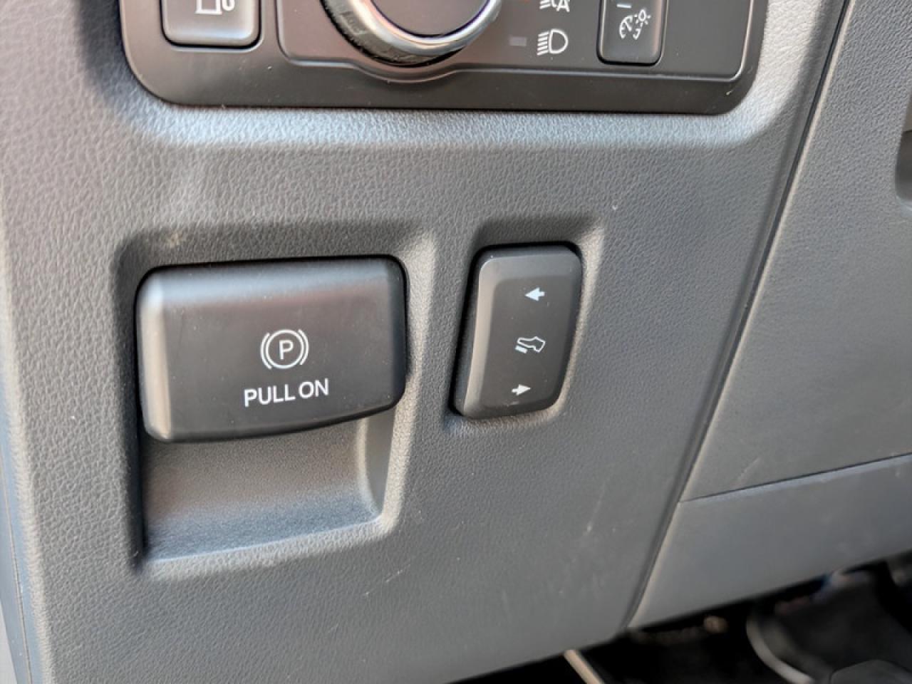 2022 Ford F-150 Lariat  **PANO ROOF - POWER RUNNING BOARDS** Photo