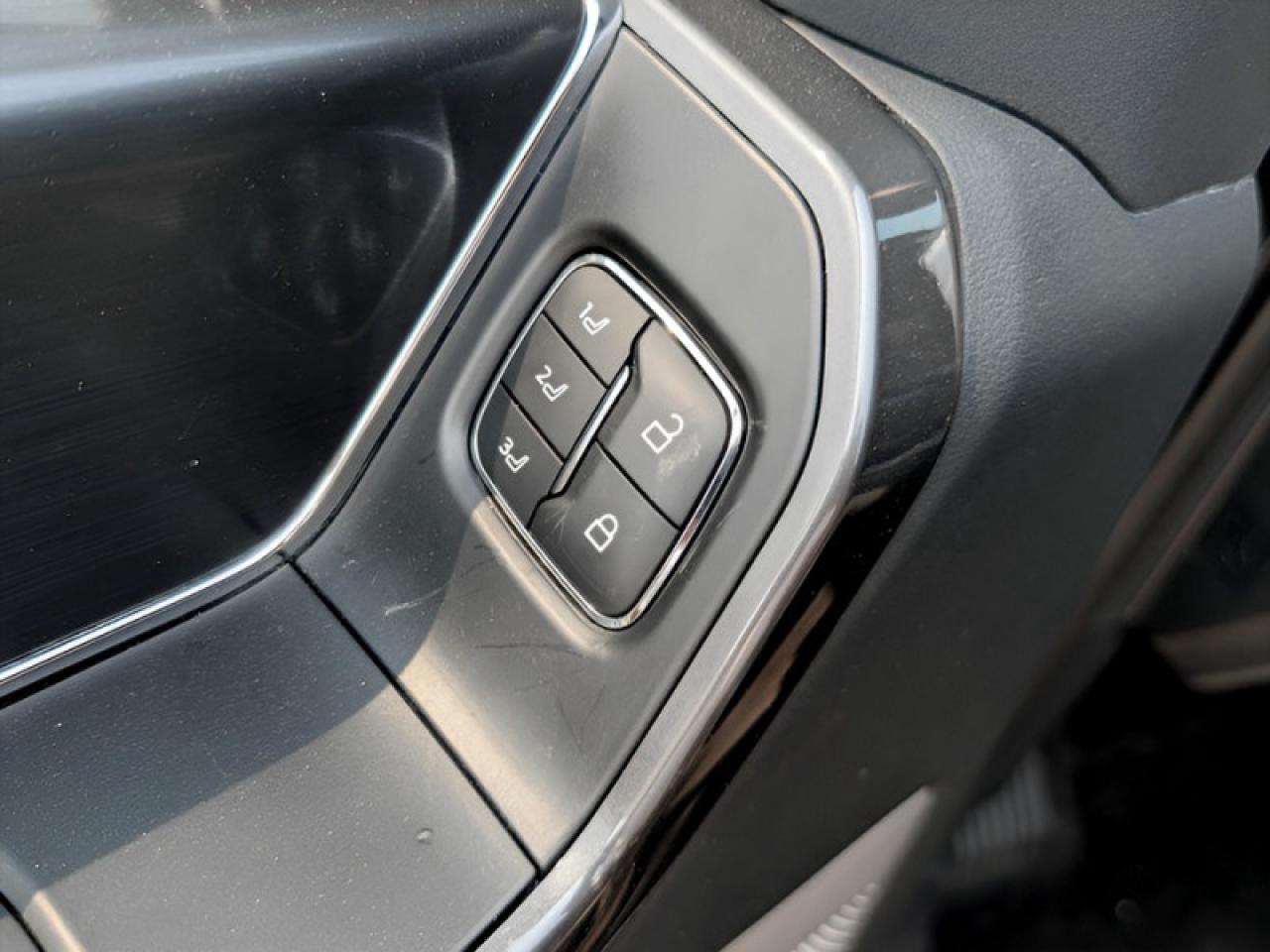 2022 Ford F-150 Lariat  **PANO ROOF - POWER RUNNING BOARDS** Photo