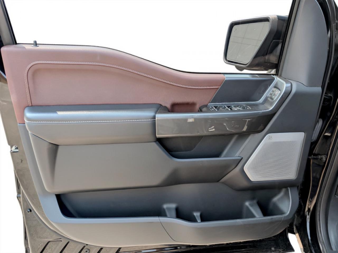 2022 Ford F-150 Lariat  **PANO ROOF - POWER RUNNING BOARDS** Photo