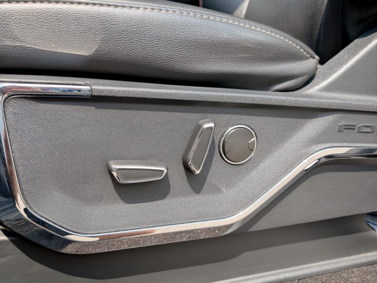 2022 Ford F-150 Lariat  **PANO ROOF - POWER RUNNING BOARDS** Photo