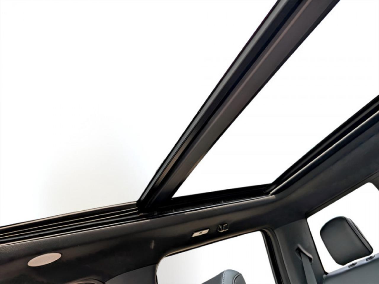 2022 Ford F-150 Lariat  **PANO ROOF - POWER RUNNING BOARDS** Photo