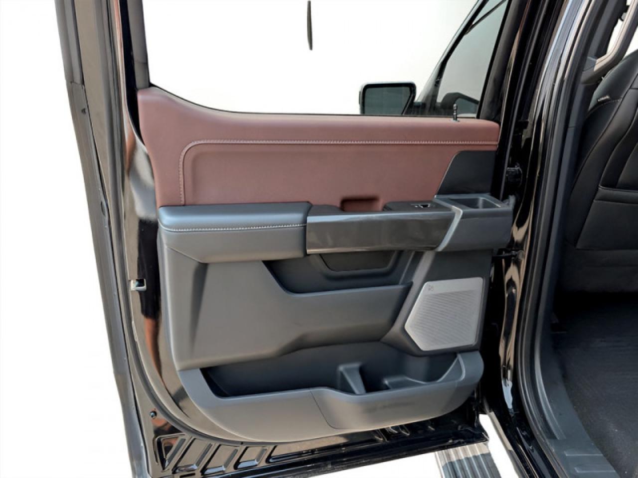 2022 Ford F-150 Lariat  **PANO ROOF - POWER RUNNING BOARDS** Photo