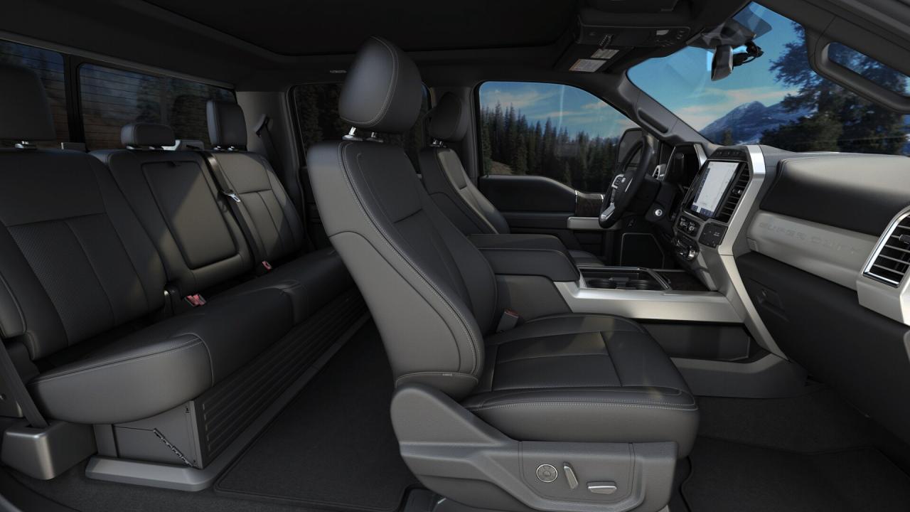 2022 Ford F-250 Super Duty SRW LARIAT 4WD Crew Cab 8' Box Photo5