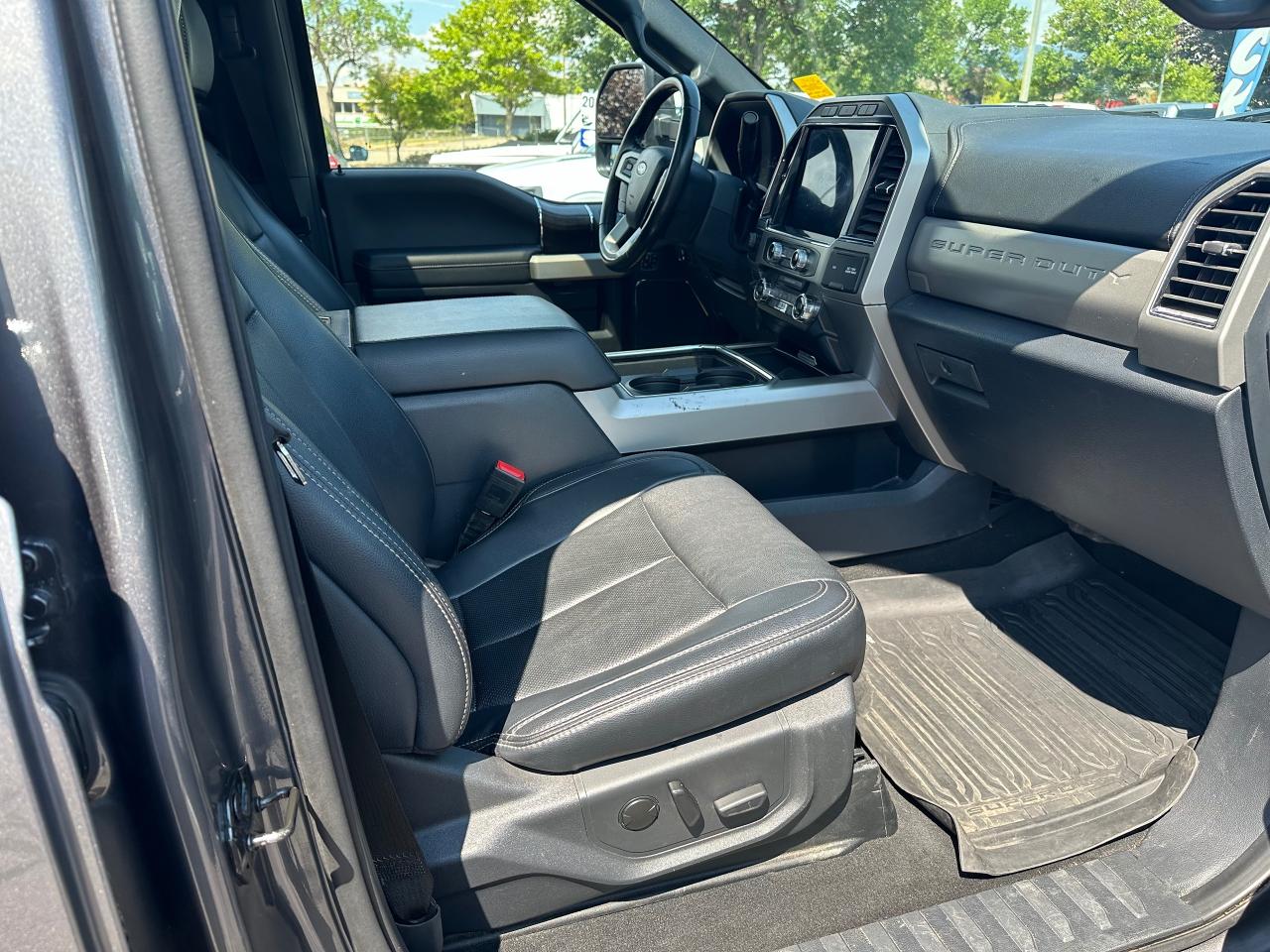 2022 Ford F-350 Super Duty SRW Lariat Photo5