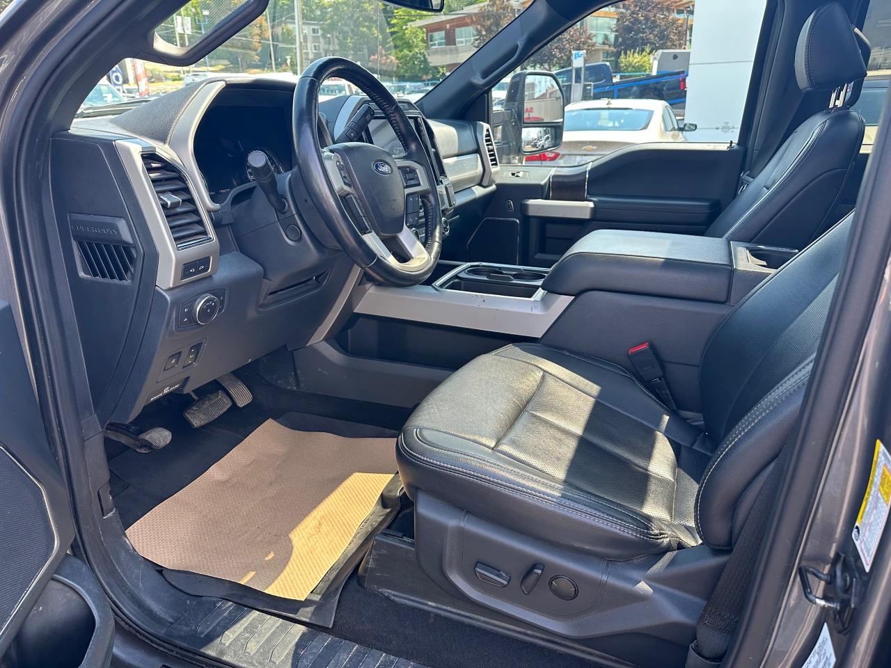 2022 Ford F-350 Super Duty SRW Lariat Photo5