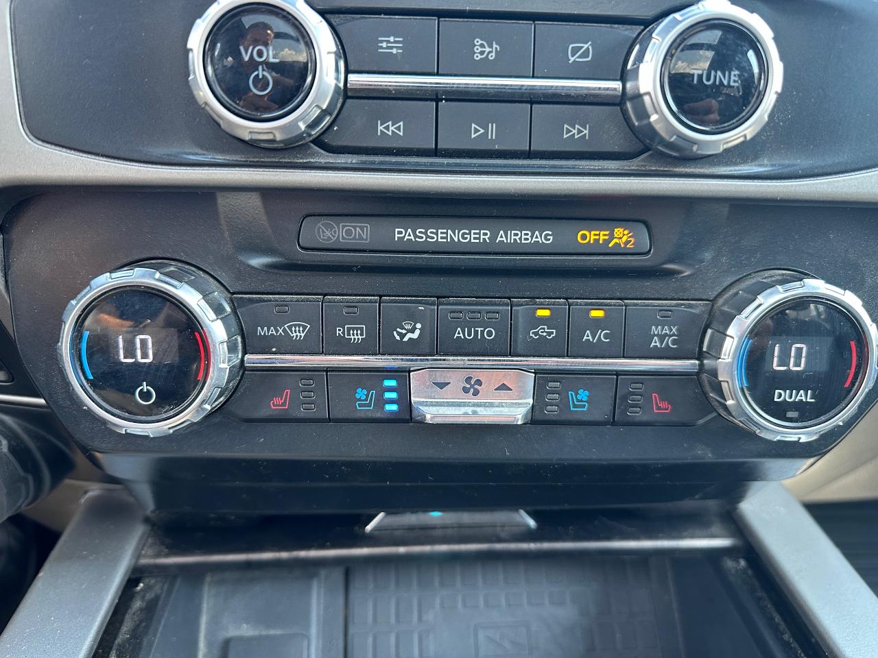 2022 Ford F-350 Super Duty SRW Lariat Photo5