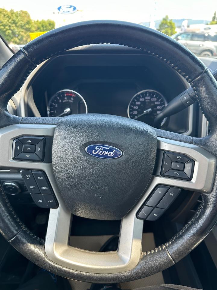 2022 Ford F-350 Super Duty SRW Lariat Photo5