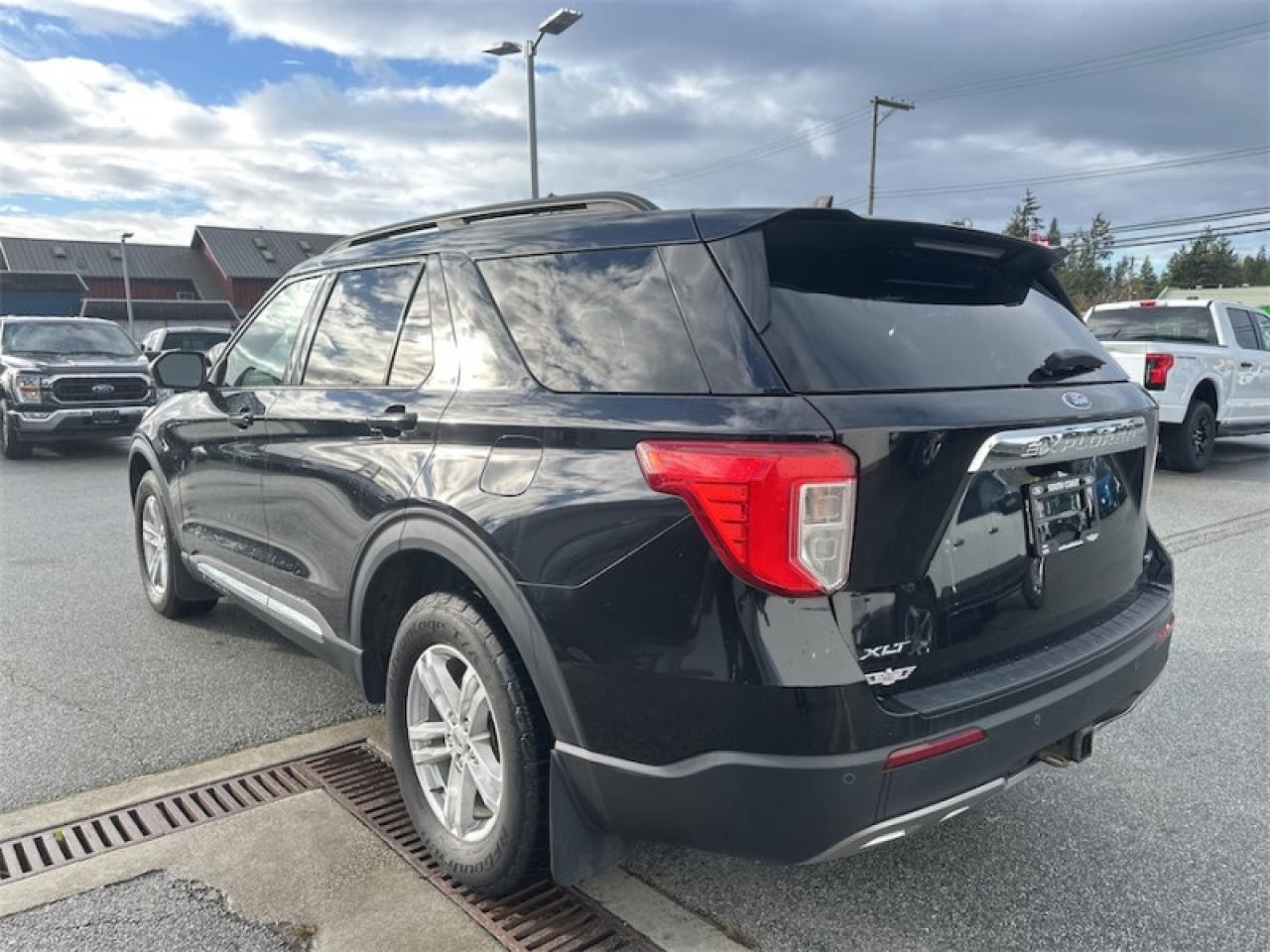 2020 Ford Explorer XLT Photo2