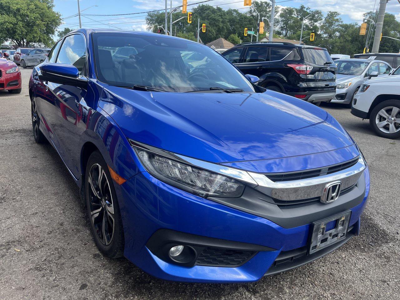2017 Honda Civic COUPE Touring Photo2