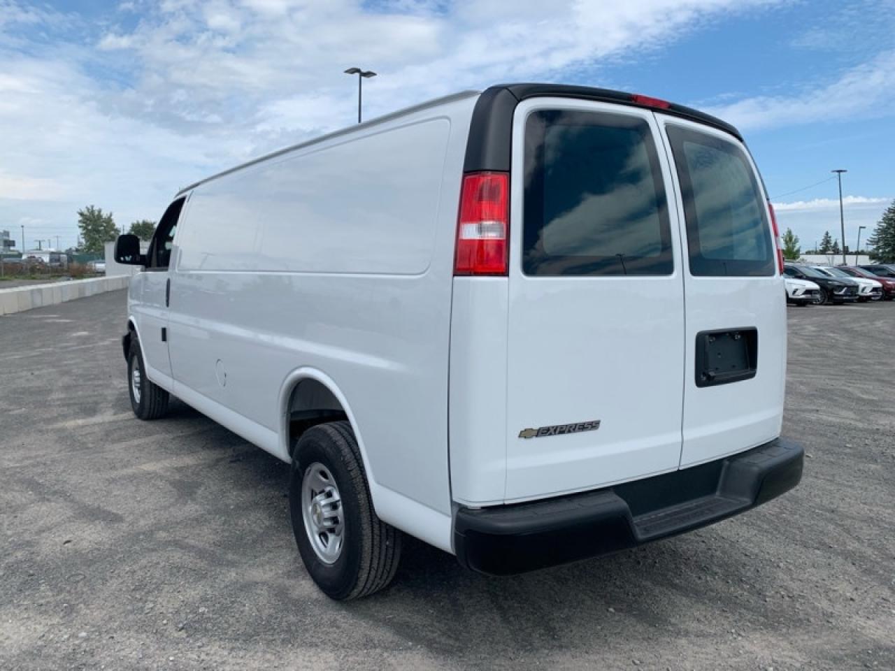 2025 Chevrolet Express Cargo Van 2500 155 Photo2
