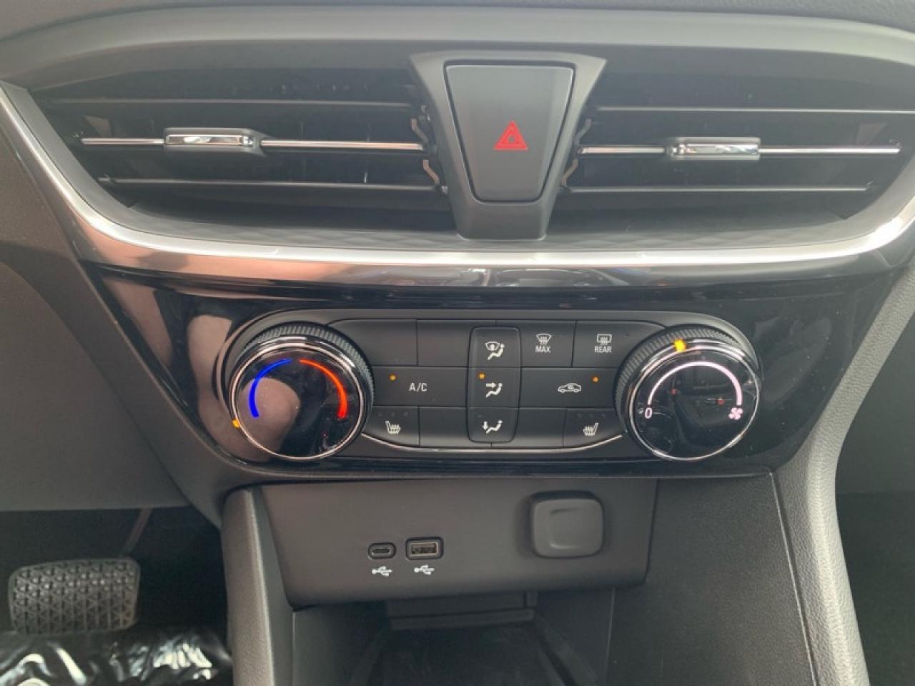 2026 Buick Encore GX Sport Touring Photo