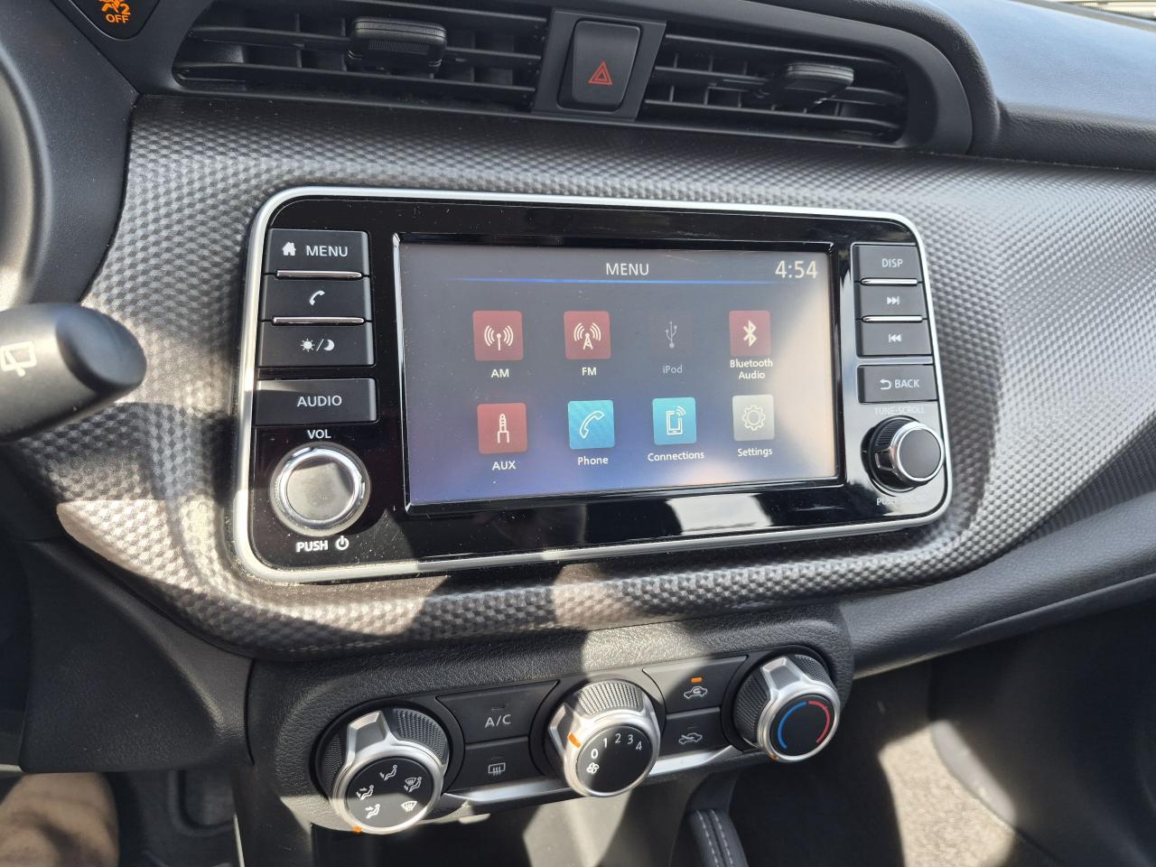 2019 Nissan Kicks S Photo9