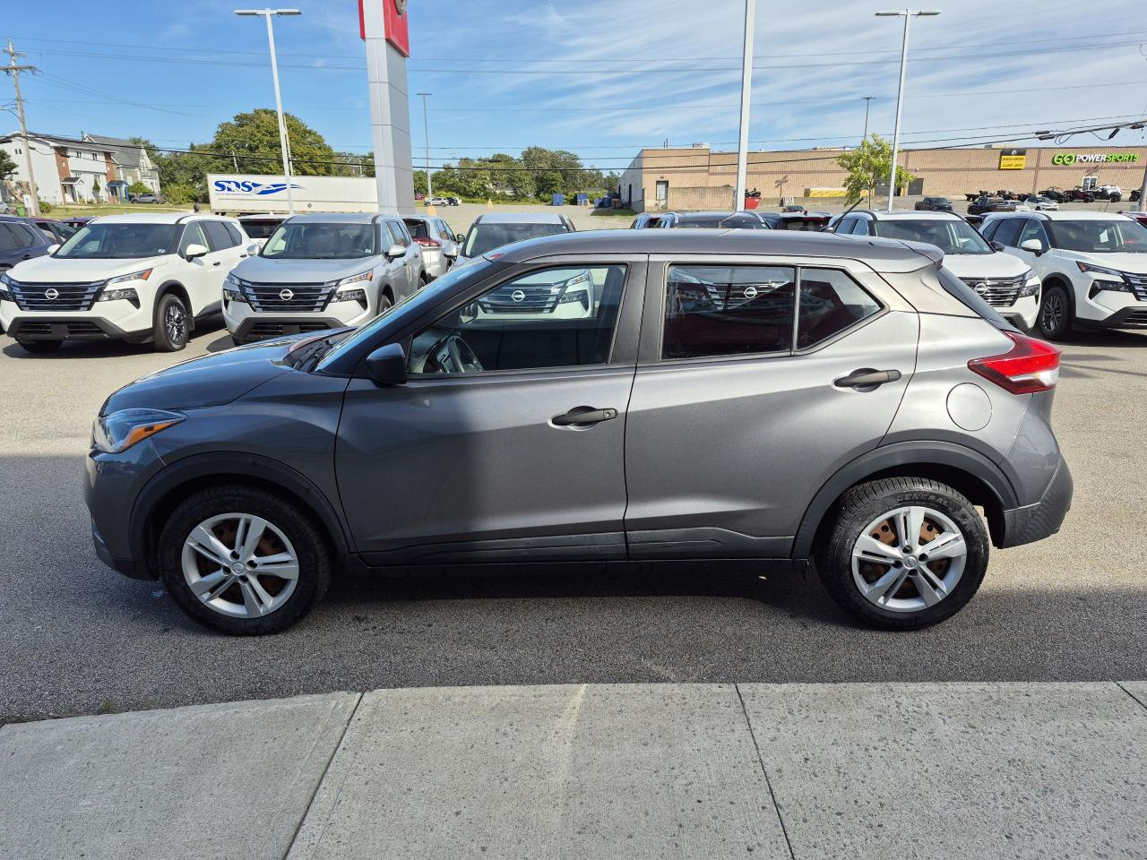 2019 Nissan Kicks S Photo3