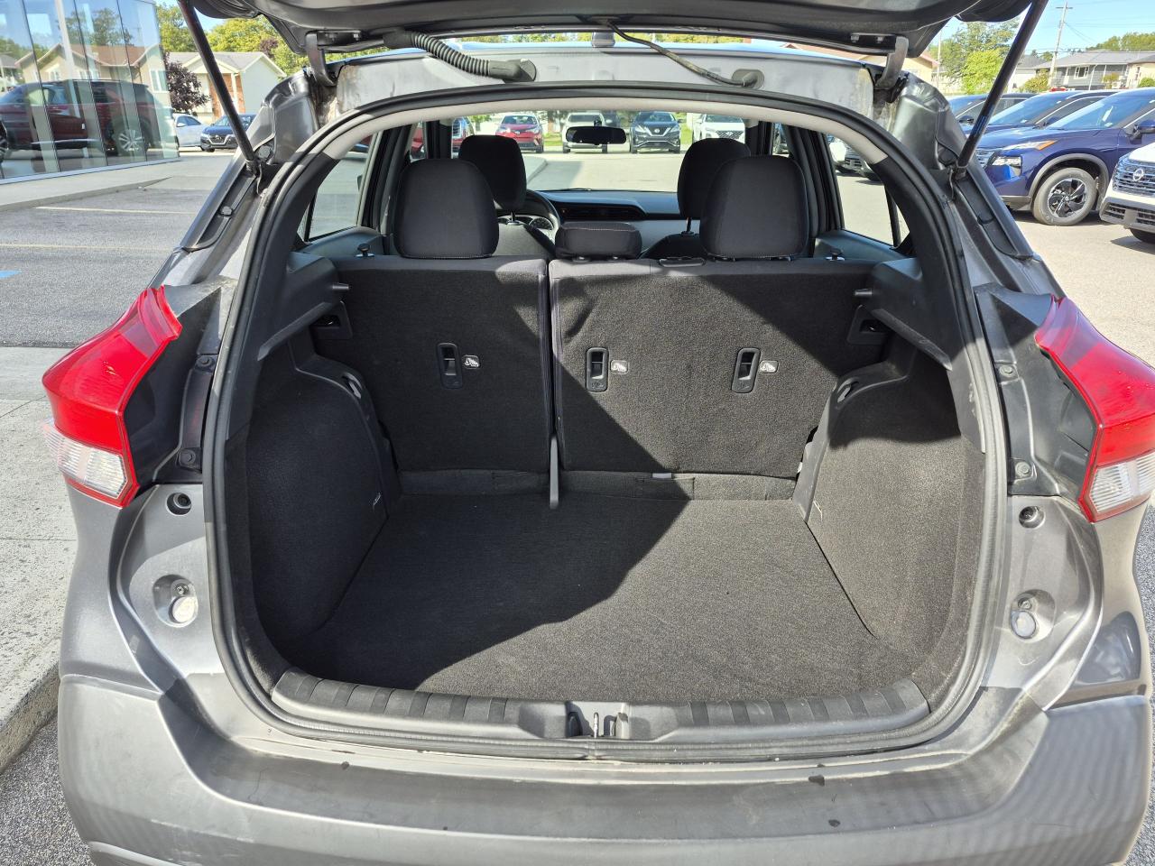 2019 Nissan Kicks S Photo28