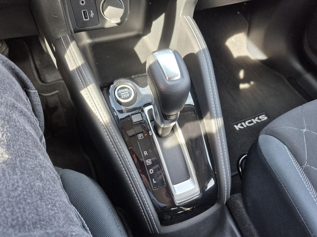 2019 Nissan Kicks S Photo25