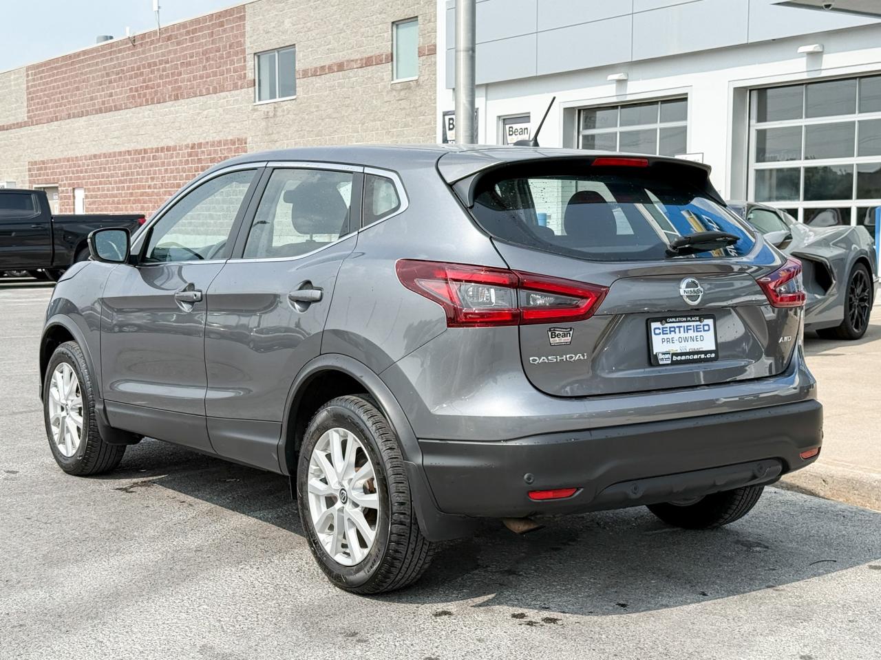 2023 Nissan Qashqai FORMER DAILY RENTAL, CLEAN CARFAX, 2.0L 4CYL ENGINE, HEATED FRONT SEATS, REAR VISION CAMERA, 17" ALLOY WHEELS Photo