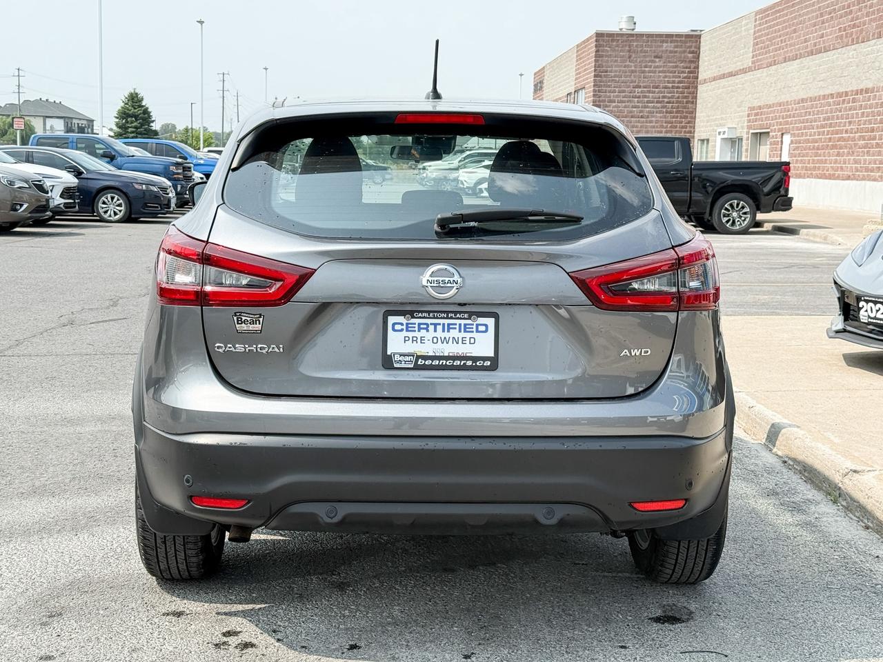 2023 Nissan Qashqai FORMER DAILY RENTAL, CLEAN CARFAX, 2.0L 4CYL ENGINE, HEATED FRONT SEATS, REAR VISION CAMERA, 17" ALLOY WHEELS Photo
