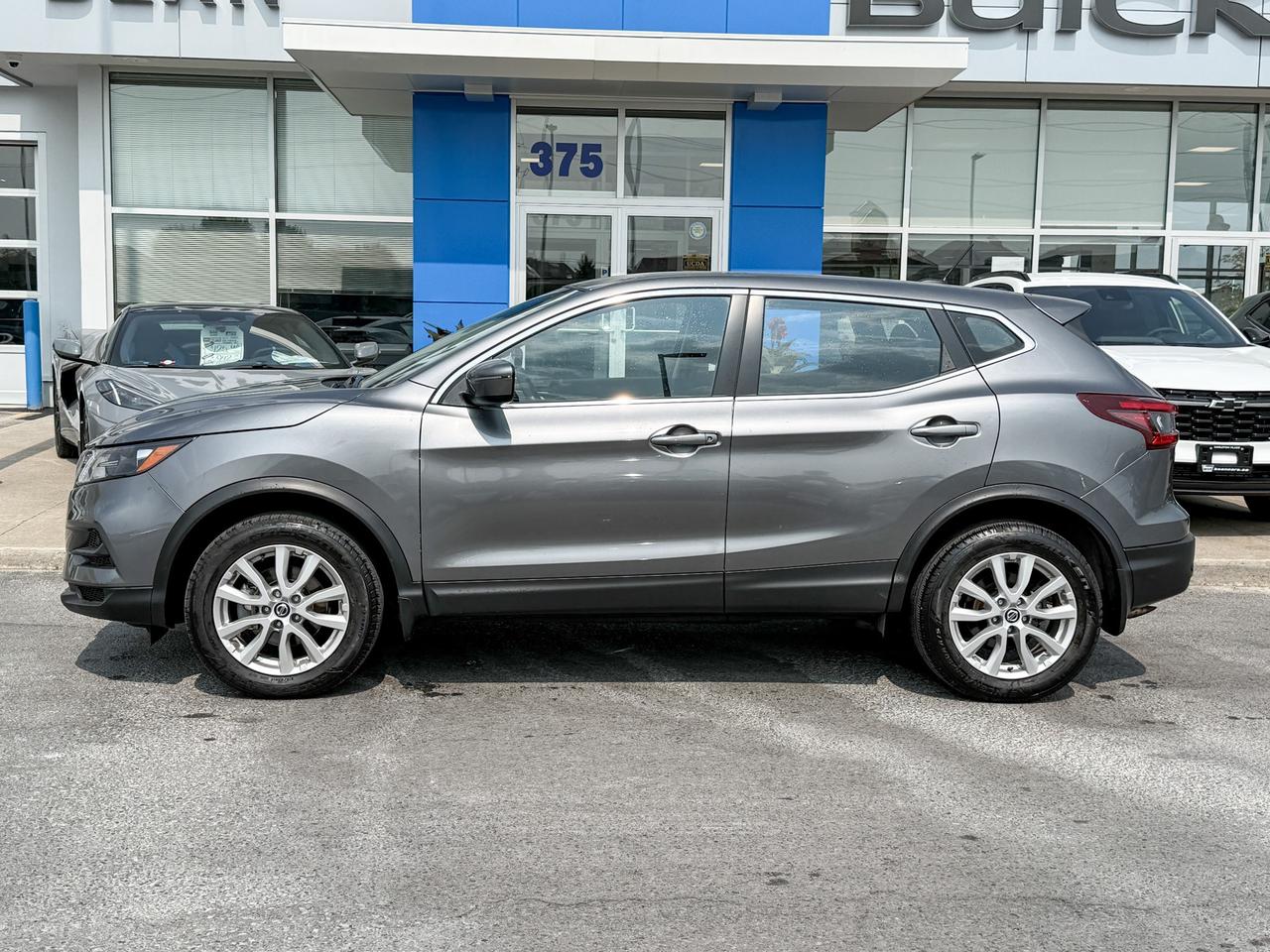 2023 Nissan Qashqai FORMER DAILY RENTAL, CLEAN CARFAX, 2.0L 4CYL ENGINE, HEATED FRONT SEATS, REAR VISION CAMERA, 17" ALLOY WHEELS Photo