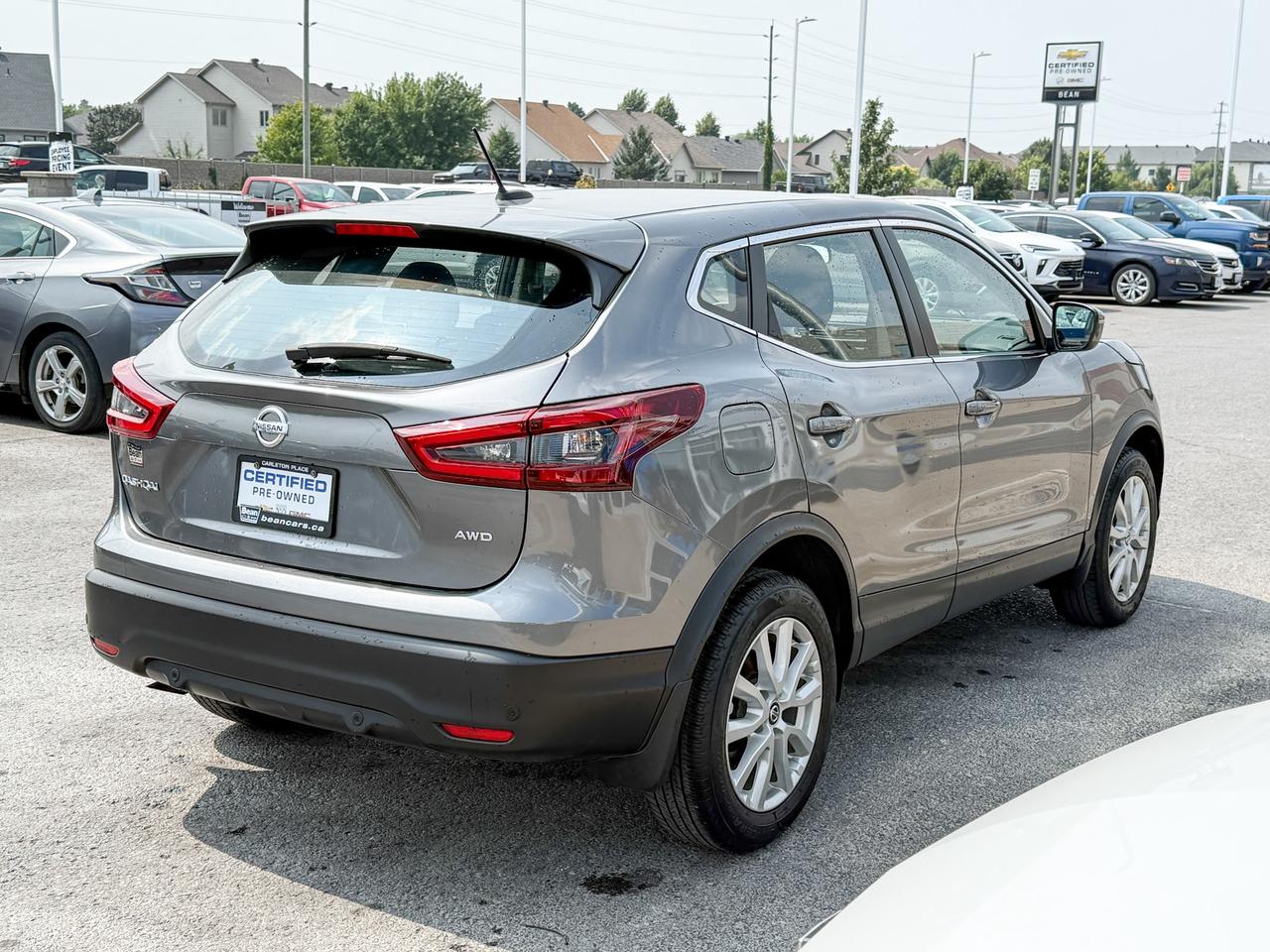 2023 Nissan Qashqai FORMER DAILY RENTAL, CLEAN CARFAX, 2.0L 4CYL ENGINE, HEATED FRONT SEATS, REAR VISION CAMERA, 17" ALLOY WHEELS Photo