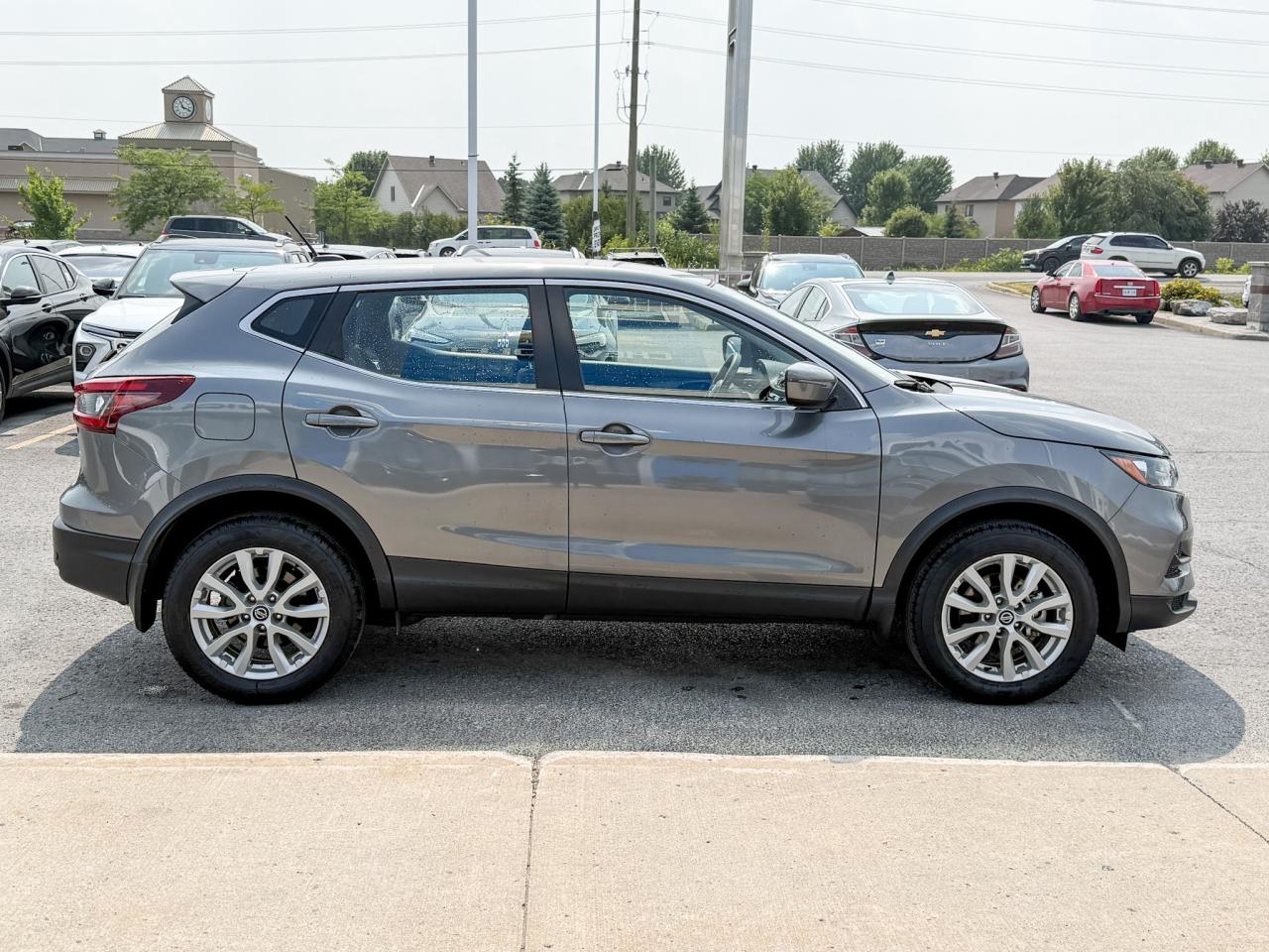 2023 Nissan Qashqai FORMER DAILY RENTAL, CLEAN CARFAX, 2.0L 4CYL ENGINE, HEATED FRONT SEATS, REAR VISION CAMERA, 17" ALLOY WHEELS Photo