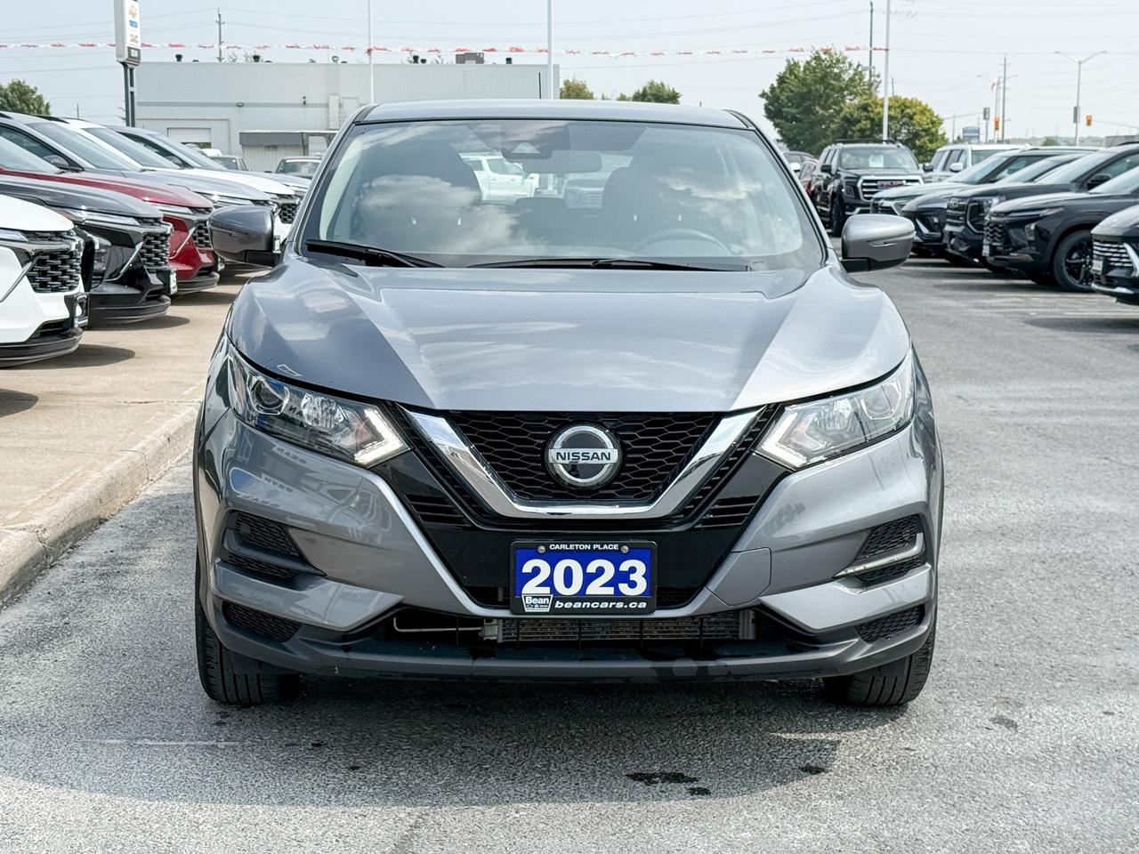 2023 Nissan Qashqai FORMER DAILY RENTAL, CLEAN CARFAX, 2.0L 4CYL ENGINE, HEATED FRONT SEATS, REAR VISION CAMERA, 17" ALLOY WHEELS Photo