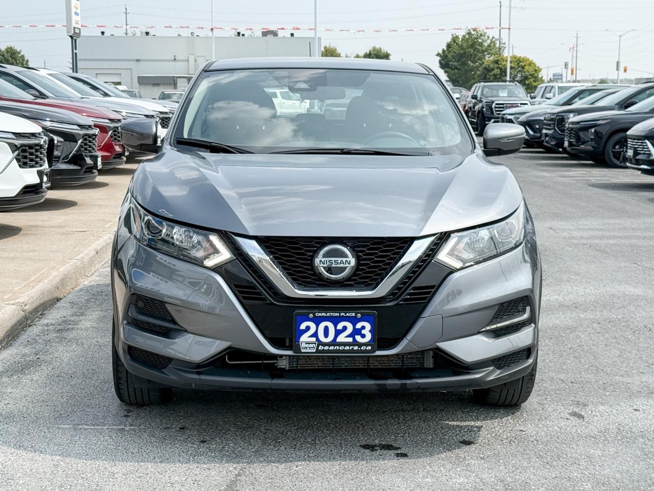 2023 Nissan Qashqai FORMER DAILY RENTAL, CLEAN CARFAX, 2.0L 4CYL ENGINE, HEATED FRONT SEATS, REAR VISION CAMERA, 17" ALLOY WHEELS Photo