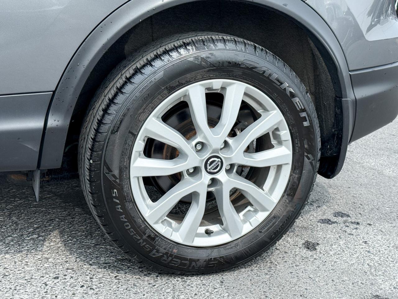 2023 Nissan Qashqai FORMER DAILY RENTAL, CLEAN CARFAX, 2.0L 4CYL ENGINE, HEATED FRONT SEATS, REAR VISION CAMERA, 17" ALLOY WHEELS Photo