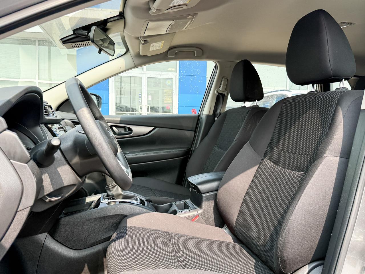 2023 Nissan Qashqai FORMER DAILY RENTAL, CLEAN CARFAX, 2.0L 4CYL ENGINE, HEATED FRONT SEATS, REAR VISION CAMERA, 17" ALLOY WHEELS Photo