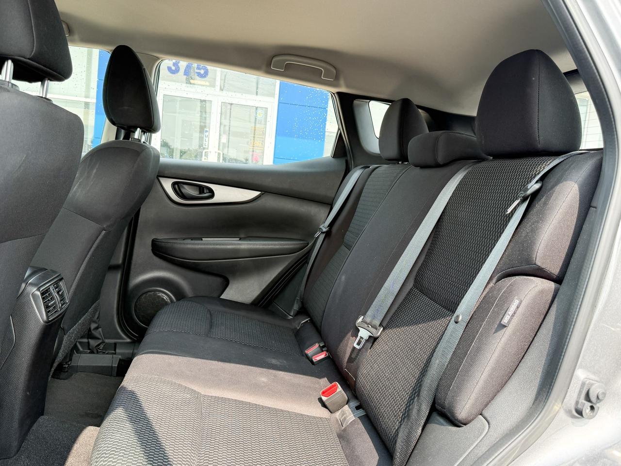 2023 Nissan Qashqai FORMER DAILY RENTAL, CLEAN CARFAX, 2.0L 4CYL ENGINE, HEATED FRONT SEATS, REAR VISION CAMERA, 17" ALLOY WHEELS Photo