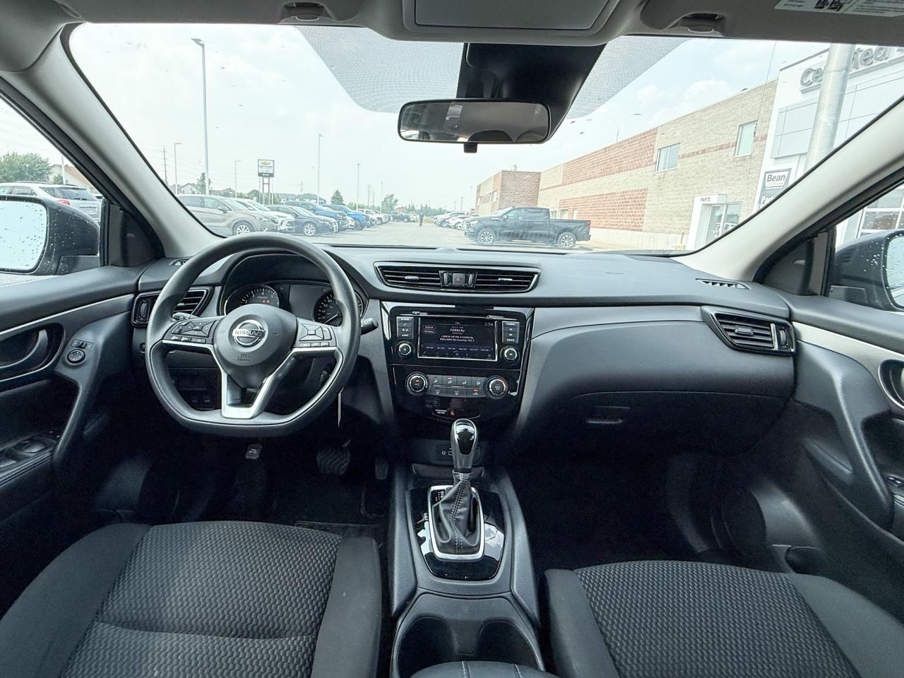 2023 Nissan Qashqai FORMER DAILY RENTAL, CLEAN CARFAX, 2.0L 4CYL ENGINE, HEATED FRONT SEATS, REAR VISION CAMERA, 17" ALLOY WHEELS Photo