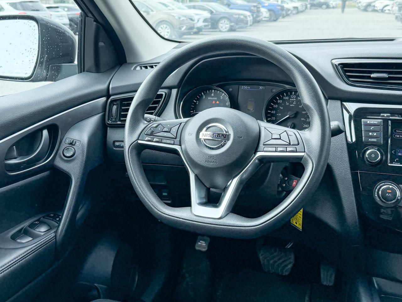 2023 Nissan Qashqai FORMER DAILY RENTAL, CLEAN CARFAX, 2.0L 4CYL ENGINE, HEATED FRONT SEATS, REAR VISION CAMERA, 17" ALLOY WHEELS Photo