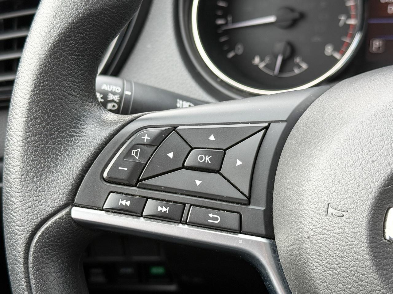 2023 Nissan Qashqai FORMER DAILY RENTAL, CLEAN CARFAX, 2.0L 4CYL ENGINE, HEATED FRONT SEATS, REAR VISION CAMERA, 17" ALLOY WHEELS Photo