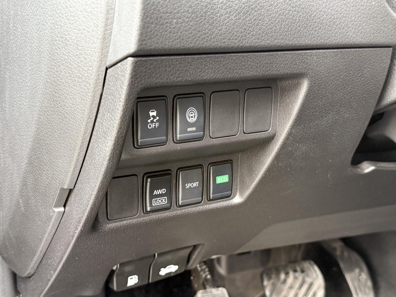 2023 Nissan Qashqai FORMER DAILY RENTAL, CLEAN CARFAX, 2.0L 4CYL ENGINE, HEATED FRONT SEATS, REAR VISION CAMERA, 17" ALLOY WHEELS Photo