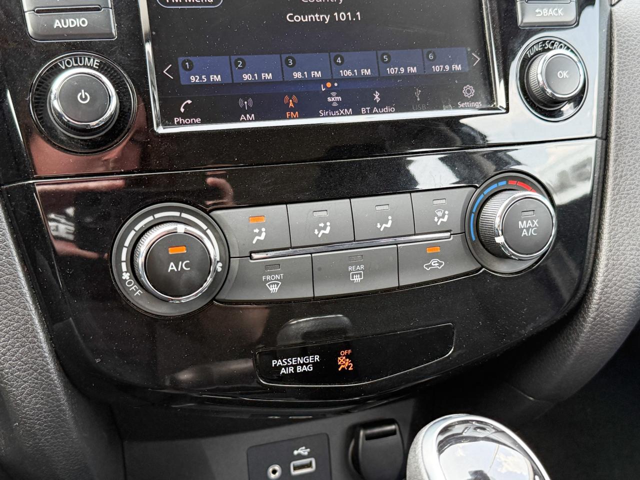 2023 Nissan Qashqai FORMER DAILY RENTAL, CLEAN CARFAX, 2.0L 4CYL ENGINE, HEATED FRONT SEATS, REAR VISION CAMERA, 17" ALLOY WHEELS Photo