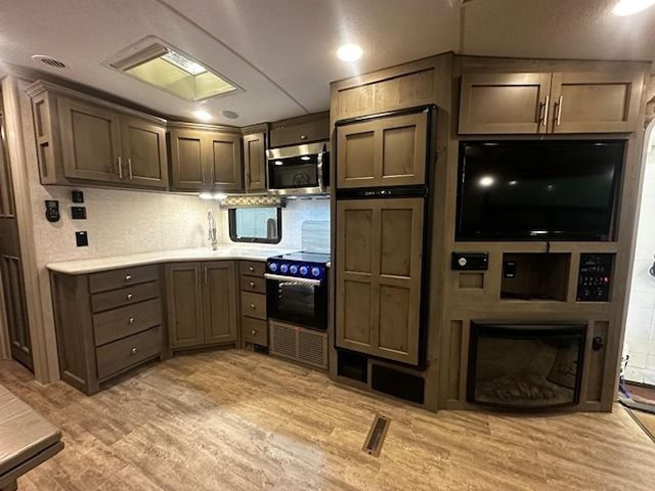 2024 Arctic Fox North Fork 32A 
