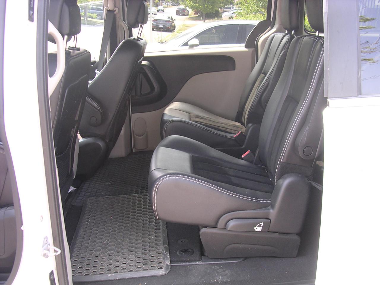 2017 Dodge Grand Caravan SXT Premium Plus - Photo #6