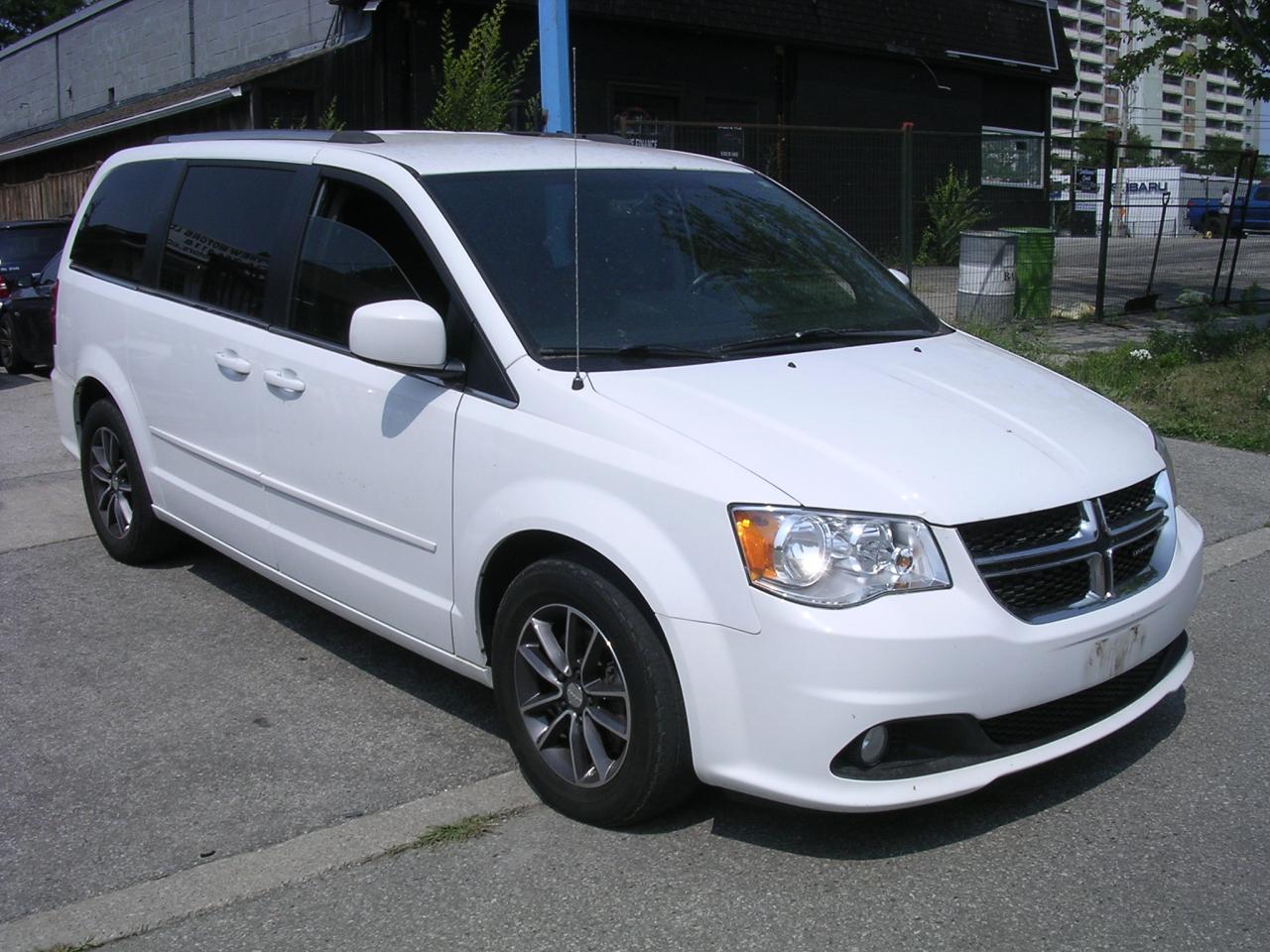 2017 Dodge Grand Caravan SXT Premium Plus - Photo #2