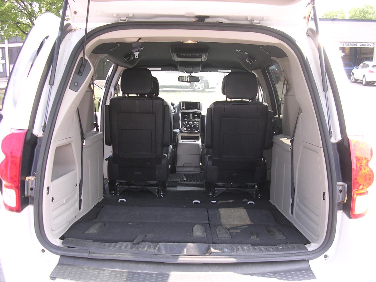 2017 Dodge Grand Caravan SXT Premium Plus - Photo #8
