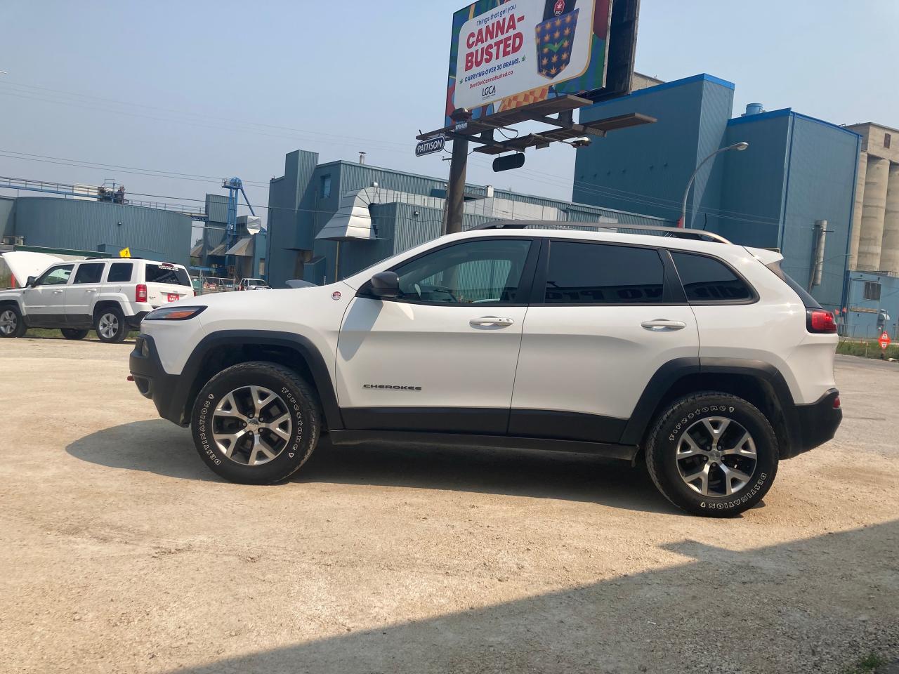 2016 Jeep Cherokee Trailhawk - Photo #3
