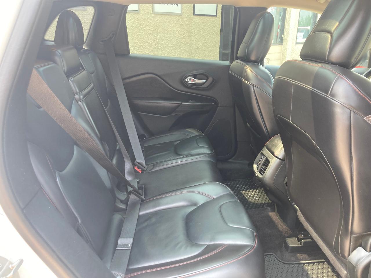 2016 Jeep Cherokee Trailhawk - Photo #10