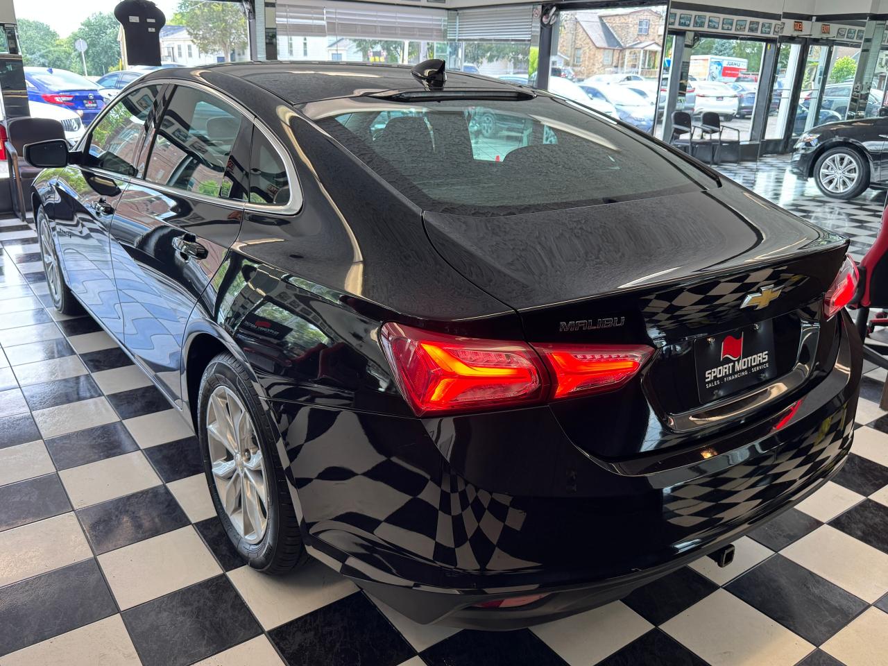 2019 Chevrolet Malibu LT+ApplePlay+Camera+New Tires+CLEAN CARFAX - Photo #4