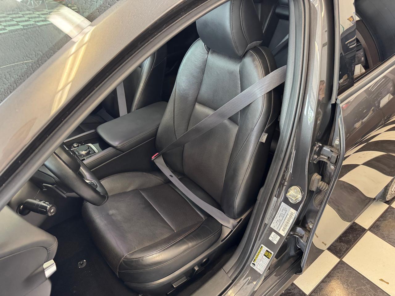 2019 Mazda MAZDA3 GT+New Tires+Brakes+Leather+Roof+CLEAN CARFAX Photo21