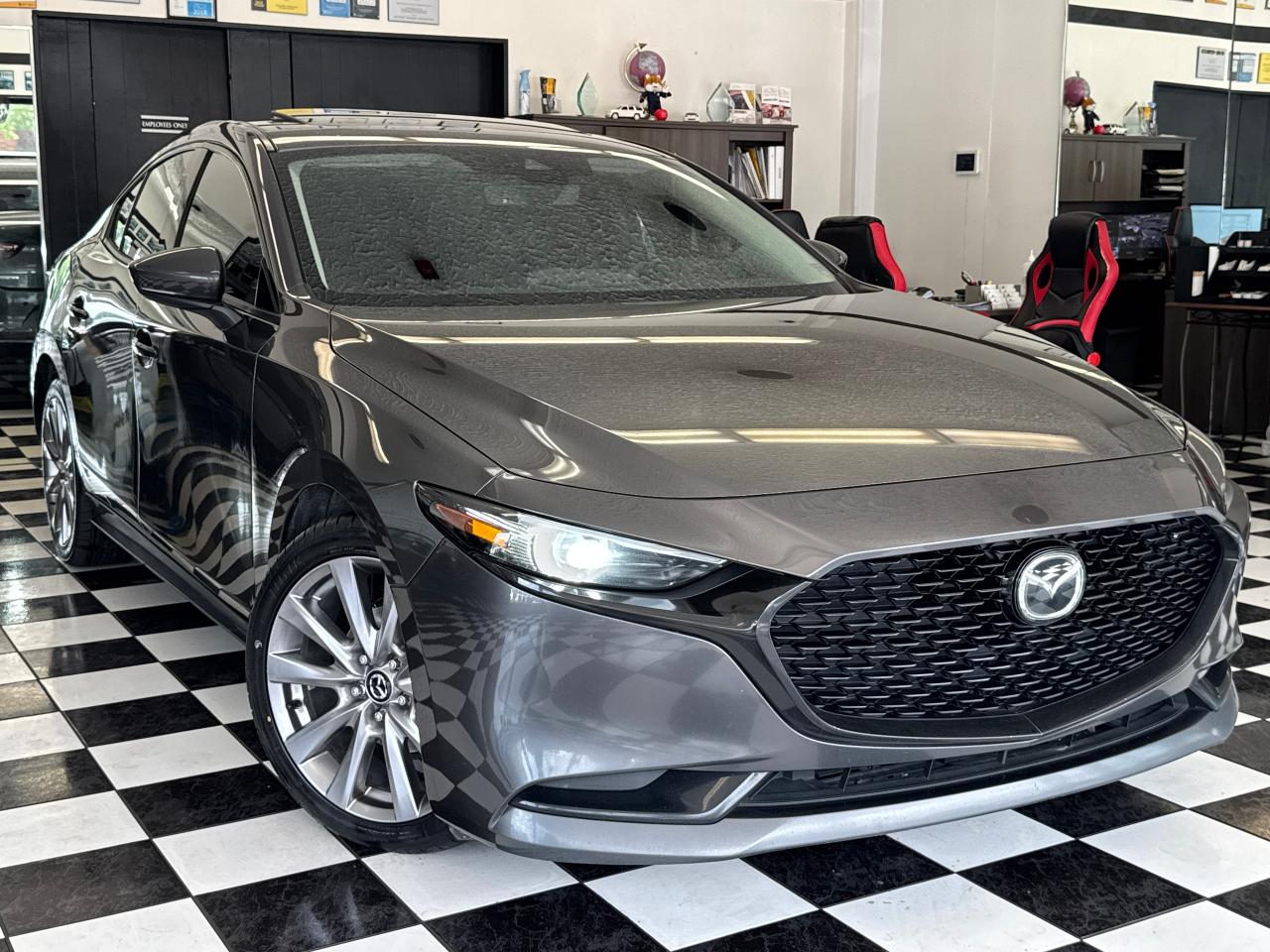 2019 Mazda MAZDA3 GT+New Tires+Brakes+Leather+Roof+CLEAN CARFAX - Photo #18