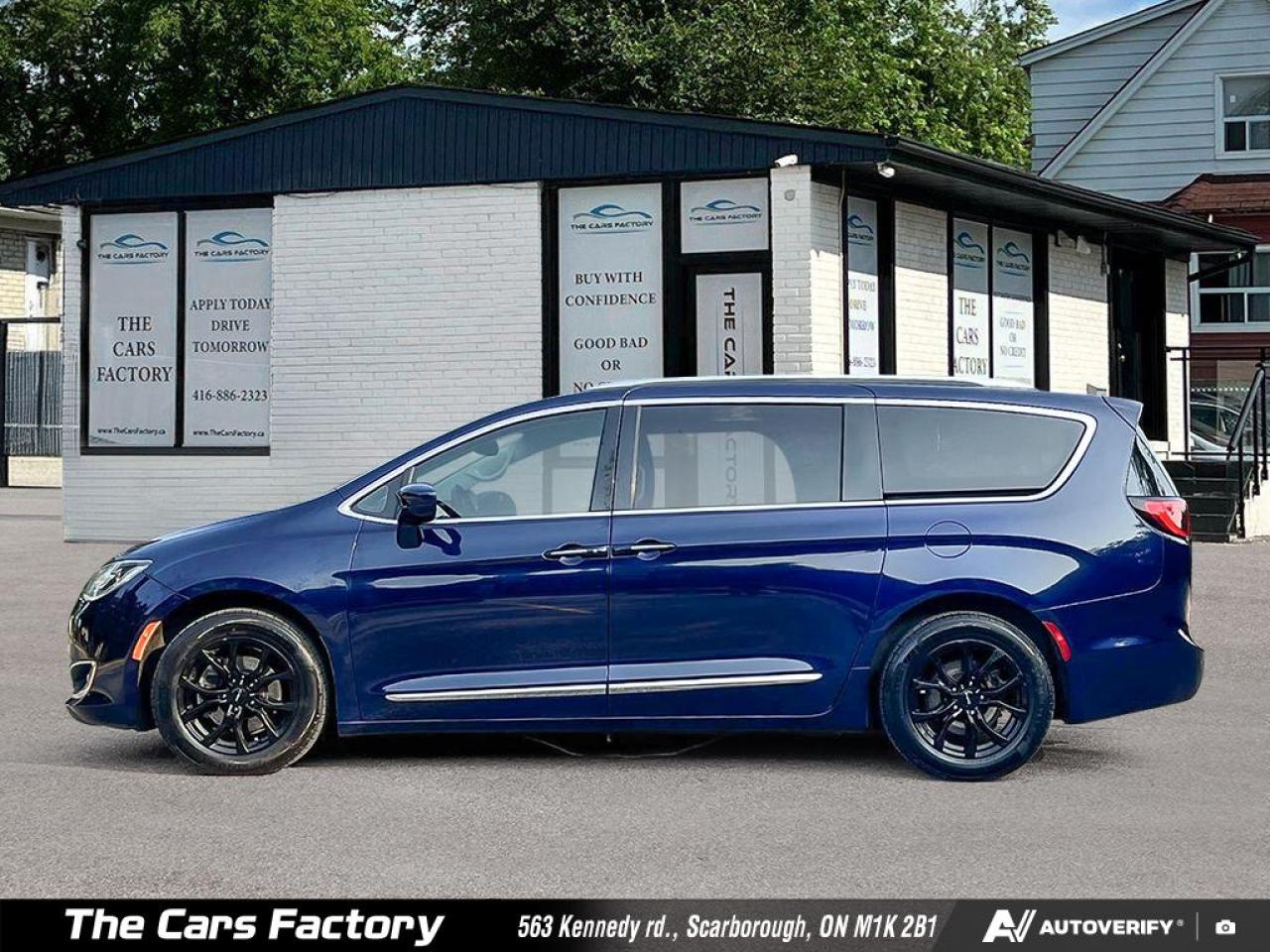 2018 Chrysler Pacifica Touring-L Plus Leather/Roof/ Apple CarPlay! Photo2