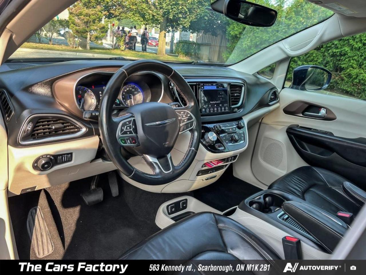 2018 Chrysler Pacifica Touring-L Plus Leather/Roof/ Apple CarPlay! - Photo #11
