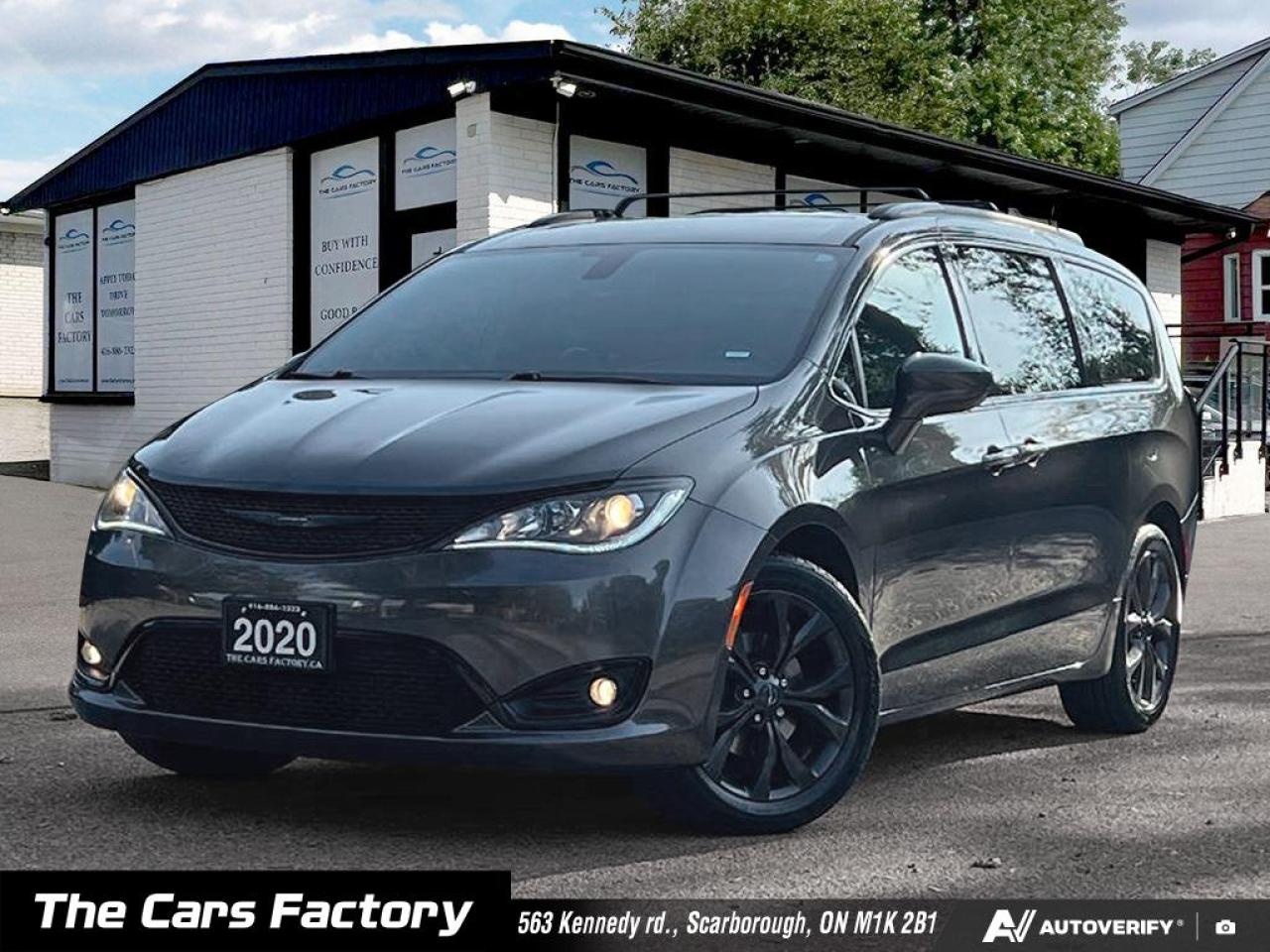 Used 2020 Chrysler Pacifica Touring-L  Leather/Camera Apple CarPlay! for sale in Scarborough, ON