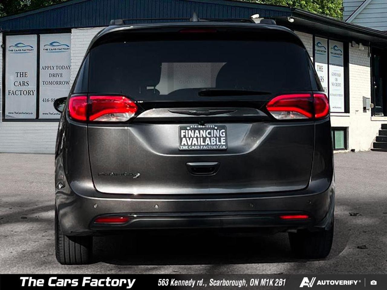 2020 Chrysler Pacifica Touring-L  Leather/Camera Apple CarPlay! Photo4